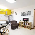 Cozy Loft - With Wi-fi, Smart Tv, Parking
