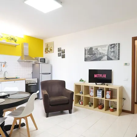 Cozy Loft - With Wi-fi, Smart Tv, Parking