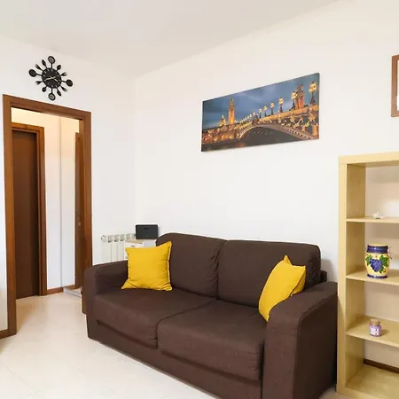 Cozy Loft - With Wi-fi, Smart Tv, Parking