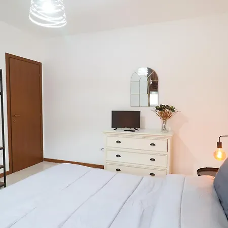 Cozy Loft - With Wi-fi, Smart Tv, Parking דירה *